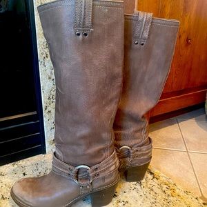 Frye Carmen Harness Tall 7.5B